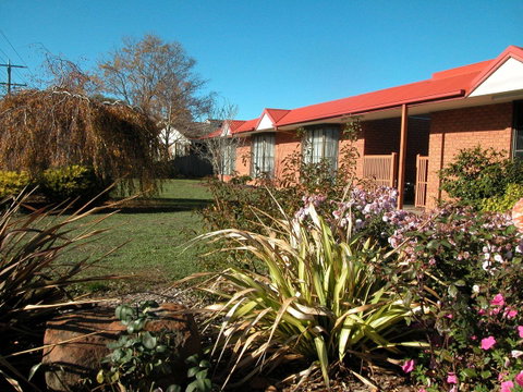 Ambassador Motor Inn - Sunshine Coast Guide 42
