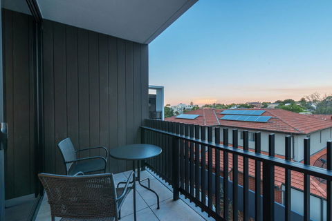 Astrina 2 Bed 2 Bath Apartment - Sunshine Coast Guide 11