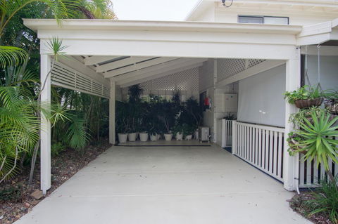 Debbie\'s Place - Sunshine Coast Guide 24