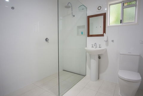 Debbie\'s Place - Sunshine Coast Guide 16