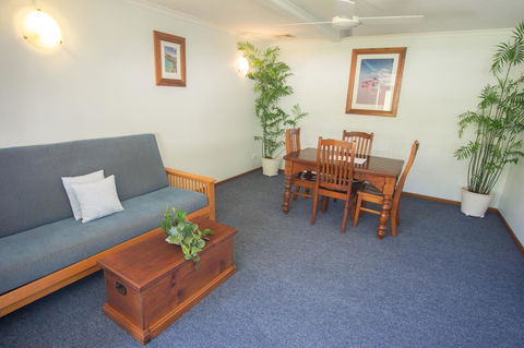 Debbie\'s Place - Sunshine Coast Guide 39