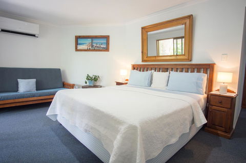 Debbie\'s Place - Sunshine Coast Guide 18