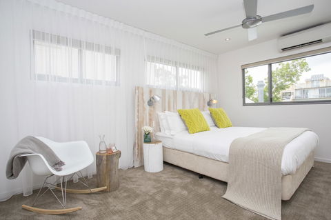 10 Hastings Street Motel - Sunshine Coast Guide 2