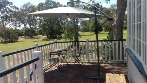 Lake Weyba Noosa Lodge & Kangaroos - Sunshine Coast Guide 2