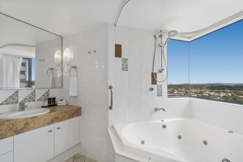 Mantra Mooloolaba Beach - Sunshine Coast Guide 24