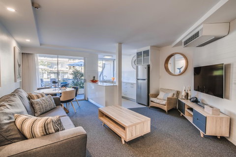 Hotel Laguna - Sunshine Coast Guide 1