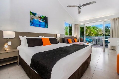 By The Sea Port Douglas - Sunshine Coast Guide 2