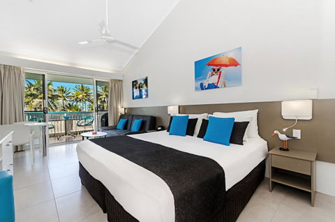 By The Sea Port Douglas - Sunshine Coast Guide 4