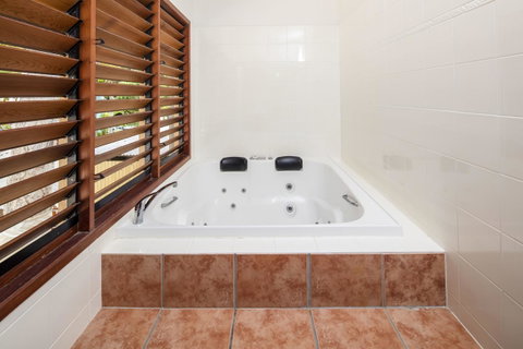 Paradise On The Beach Resort - Sunshine Coast Guide 19