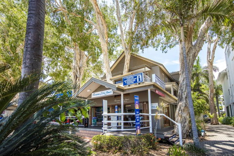Paradise On The Beach Resort - Sunshine Coast Guide 1