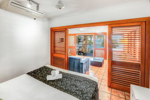 Paradise On The Beach Resort - Sunshine Coast Guide 10