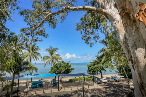 Paradise On The Beach Resort - Sunshine Coast Guide 14