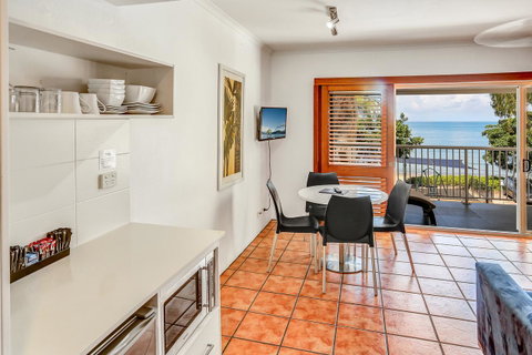 Paradise On The Beach Resort - Sunshine Coast Guide 13