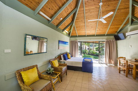 Island Leisure Resort - Sunshine Coast Guide 1