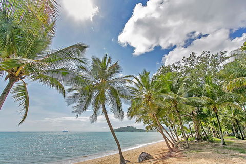 Agincourt Beachfront Apartments - Sunshine Coast Guide 3
