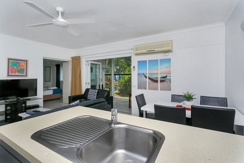 Agincourt Beachfront Apartments - Sunshine Coast Guide 14