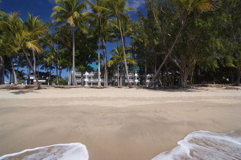 Agincourt Beachfront Apartments - Sunshine Coast Guide 24