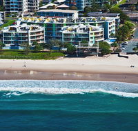 Rolling Surf Resort - Sunshine Coast Guide