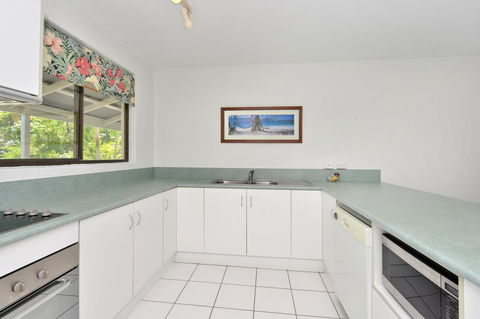 Seascape Holidays At Beachfront Terraces - Sunshine Coast Guide 14