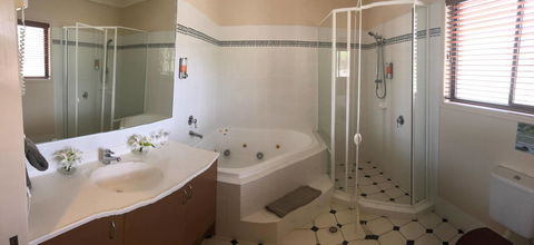 The Bearded Dragon Boutique Hotel - Sunshine Coast Guide 5