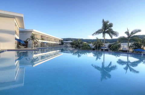 Pool Resort Port Douglas - Sunshine Coast Guide 1