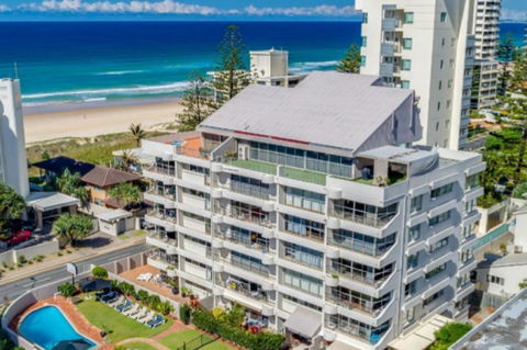 Surfers Chalet - Sunshine Coast Guide 9