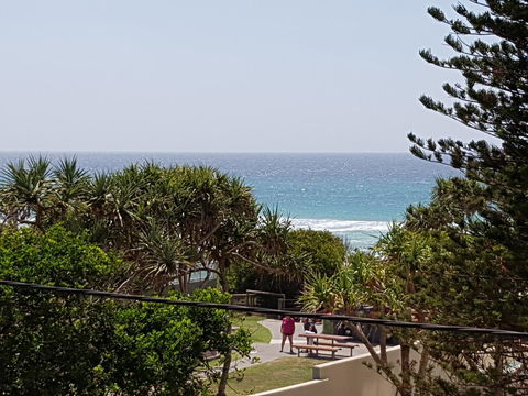 Surfers Chalet - Sunshine Coast Guide 28