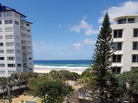 Surfers Chalet - Sunshine Coast Guide 29