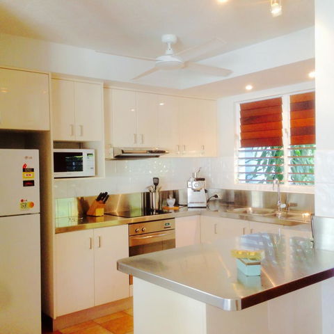 [ ANDY'S BEACH HOUSE ] - Sunshine Coast Guide 36