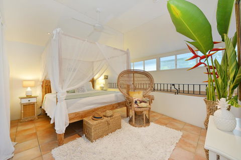 [ ANDY'S BEACH HOUSE ] - Sunshine Coast Guide 1