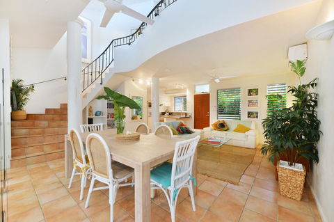 [ ANDY'S BEACH HOUSE ] - Sunshine Coast Guide 10