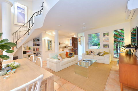 [ ANDY'S BEACH HOUSE ] - Sunshine Coast Guide 13