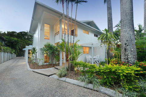 [ ANDY'S BEACH HOUSE ] - Sunshine Coast Guide 11