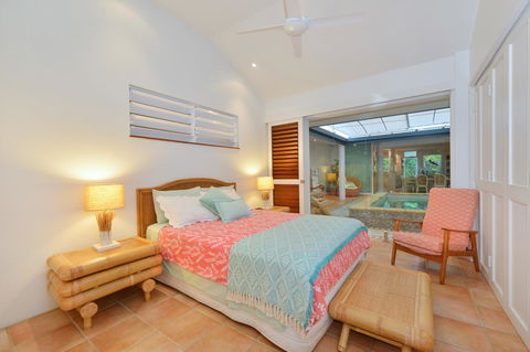 [ ANDY'S BEACH HOUSE ] - Sunshine Coast Guide 25