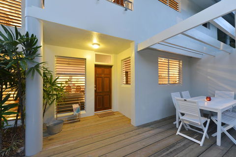 [ ANDY'S BEACH HOUSE ] - Sunshine Coast Guide 7