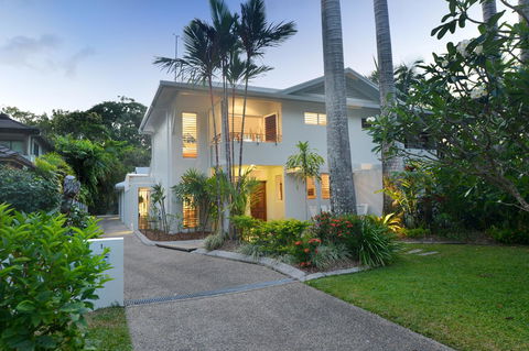 [ ANDY'S BEACH HOUSE ] - Sunshine Coast Guide 4