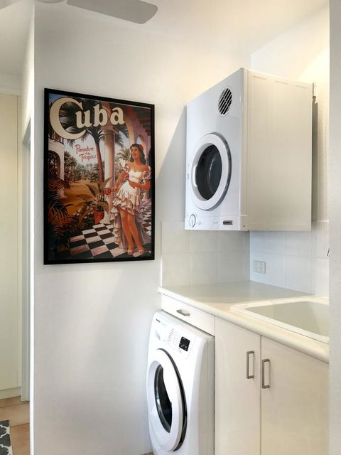 [ ANDY'S BEACH HOUSE ] - Sunshine Coast Guide 37
