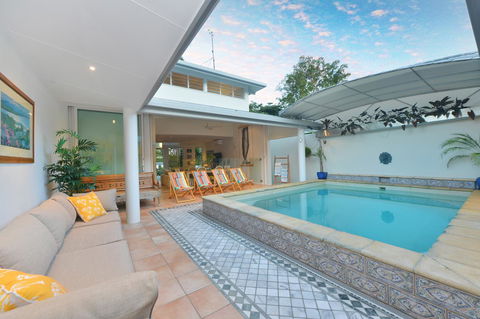 [ ANDY'S BEACH HOUSE ] - Sunshine Coast Guide 17