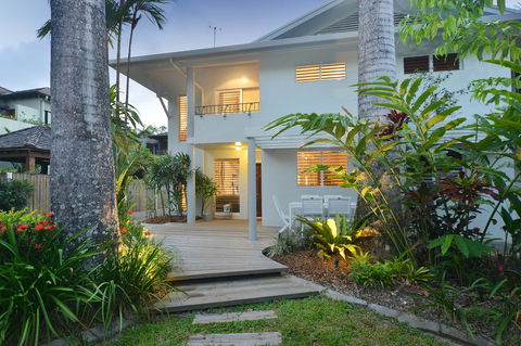 [ ANDY'S BEACH HOUSE ] - Sunshine Coast Guide 9