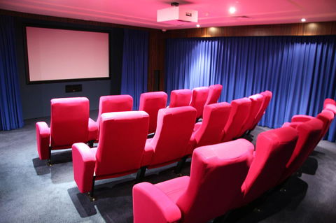 Mantra Towers Of Chevron - Sunshine Coast Guide 2