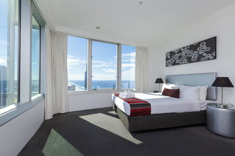 Q1 Resort & Spa - Official - Sunshine Coast Guide 25