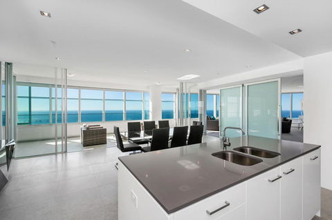 Q1 Resort & Spa - Official - Sunshine Coast Guide 29