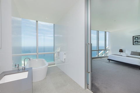 Q1 Resort & Spa - Official - Sunshine Coast Guide 12