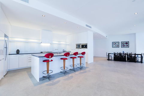 Q1 Resort & Spa - Official - Sunshine Coast Guide 24