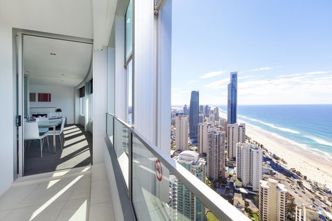 Q1 Resort & Spa - Official - Sunshine Coast Guide 5