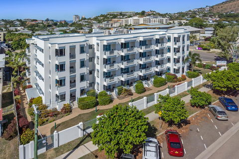 Madison Ocean Breeze Apartments - Sunshine Coast Guide 1
