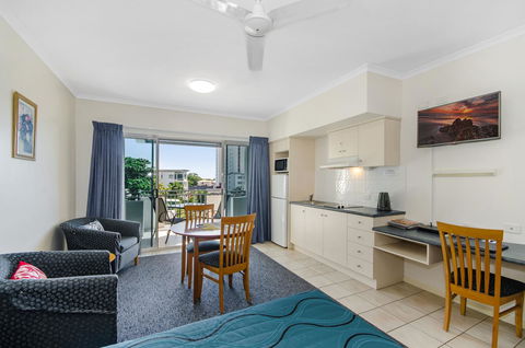 Madison Ocean Breeze Apartments - Sunshine Coast Guide 11