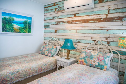Jamaica Beach House - Sunshine Coast Guide 22