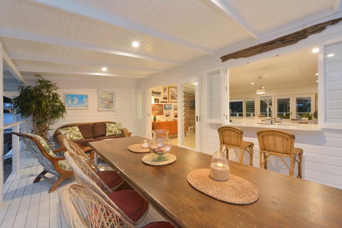 Jamaica Beach House - Sunshine Coast Guide 36