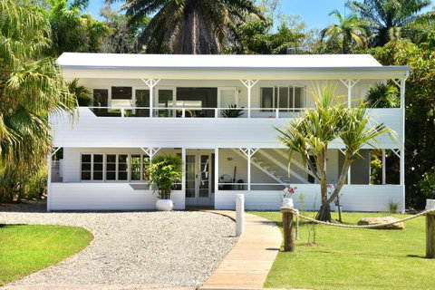 Jamaica Beach House - Sunshine Coast Guide 16